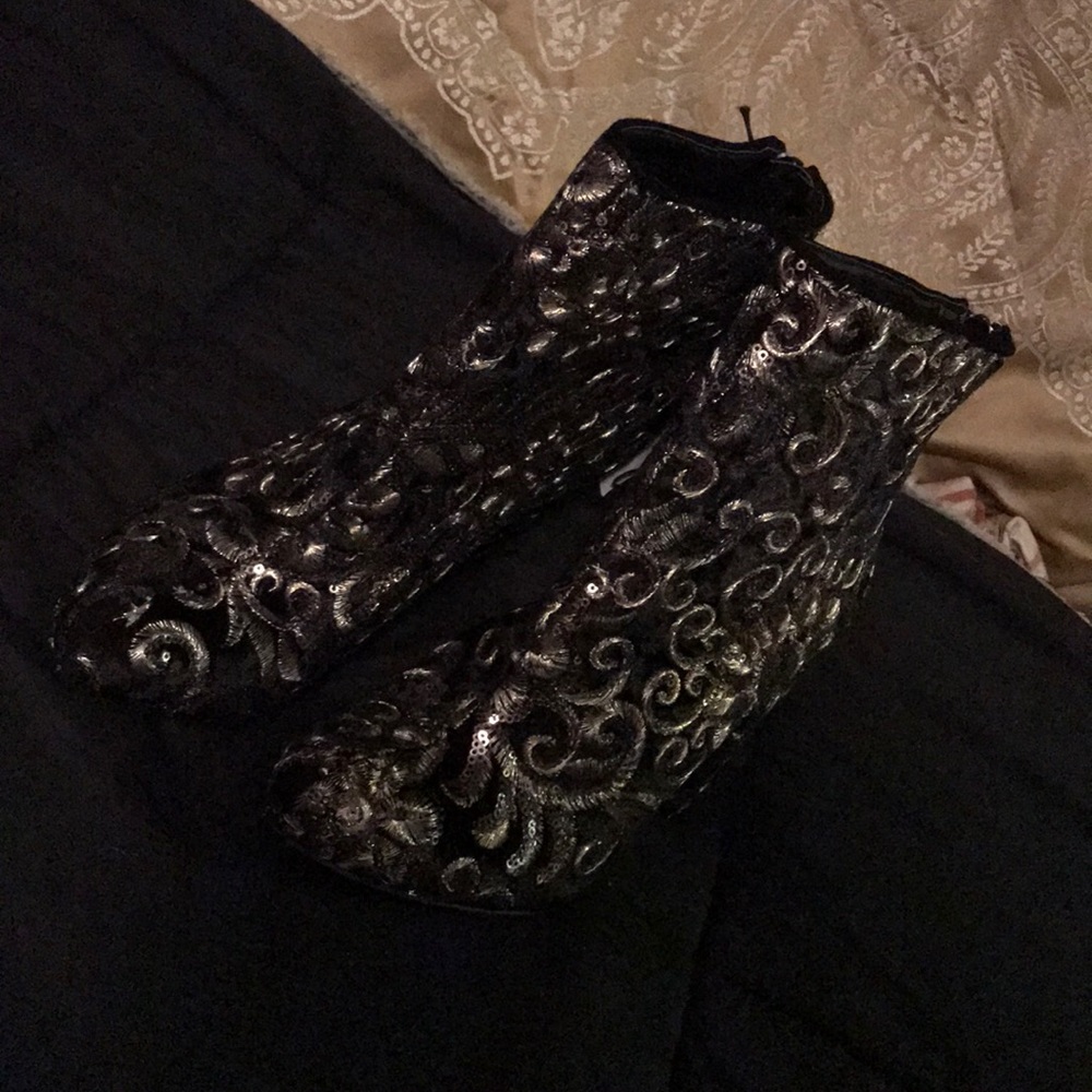 Ankled heel boots